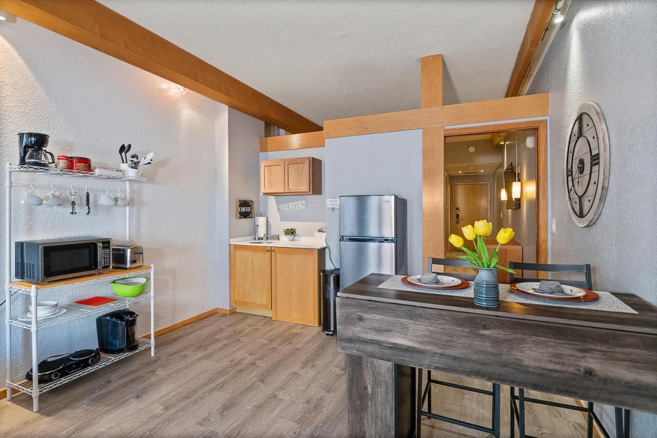 Apartamento Couples Getaway - Sweet Retreat - European Village Location